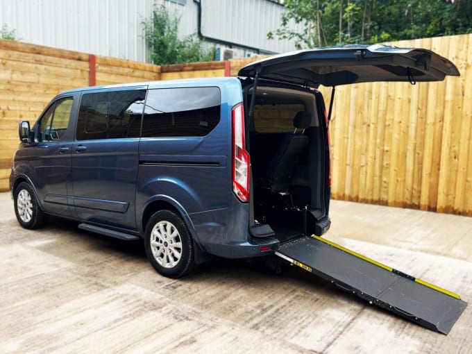 2025 Ford Tourneo Custom