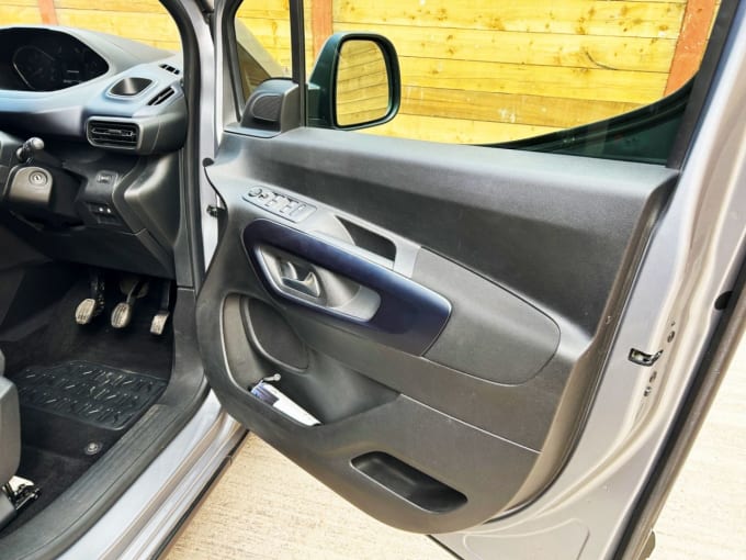 2025 Peugeot Rifter