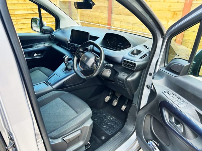 2025 Peugeot Rifter