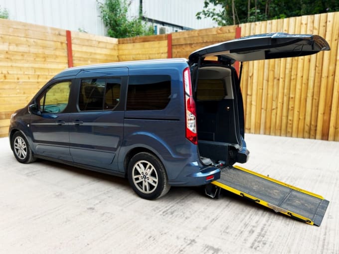 2025 Ford Grand Tourneo Connect