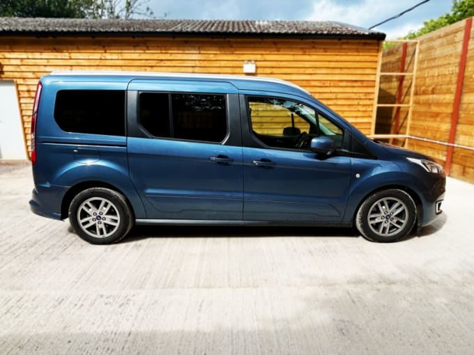 2025 Ford Grand Tourneo Connect