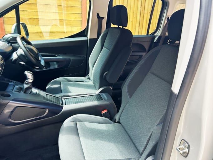 2025 Peugeot Rifter
