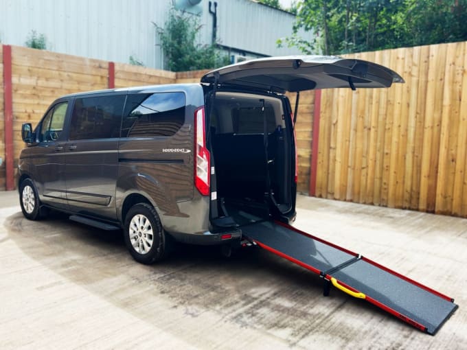 2025 Ford Tourneo Custom