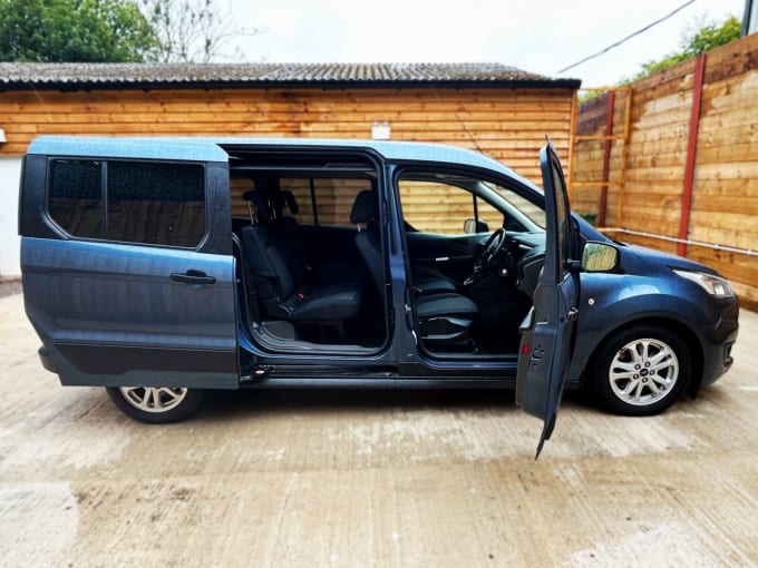 2025 Ford Grand Tourneo Connect