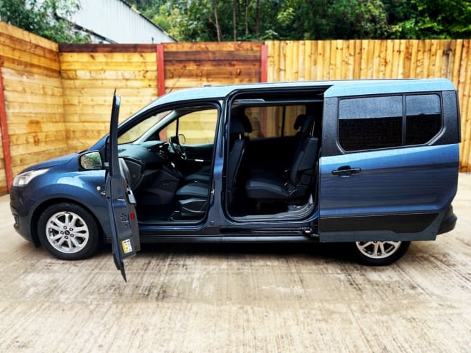 2025 Ford Grand Tourneo Connect