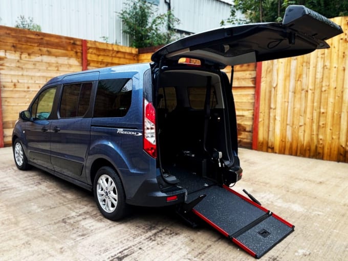 2025 Ford Grand Tourneo Connect