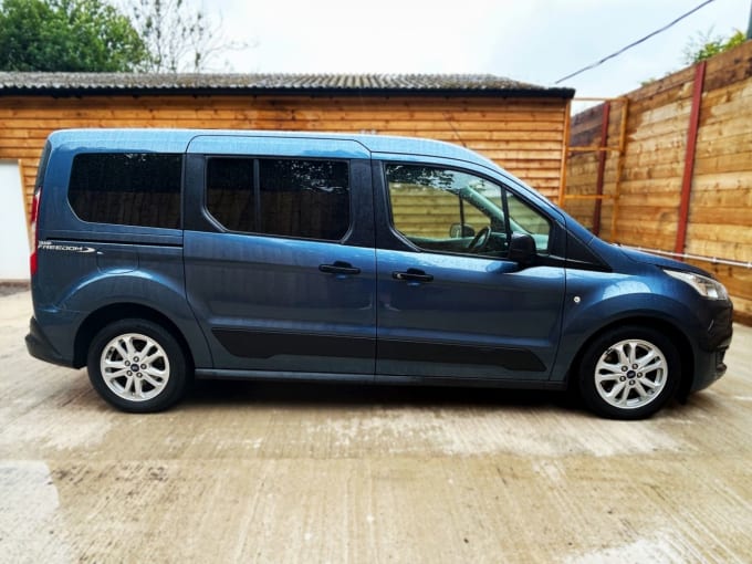 2025 Ford Grand Tourneo Connect