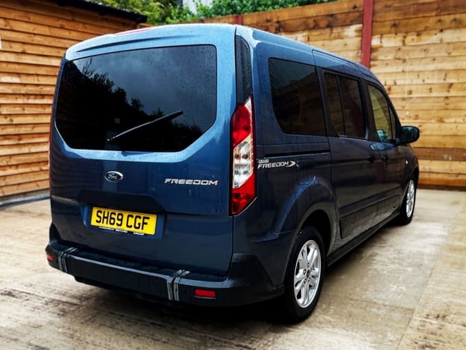 2025 Ford Grand Tourneo Connect