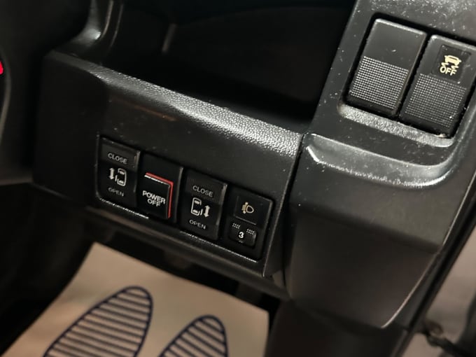2025 Mazda Mazda5