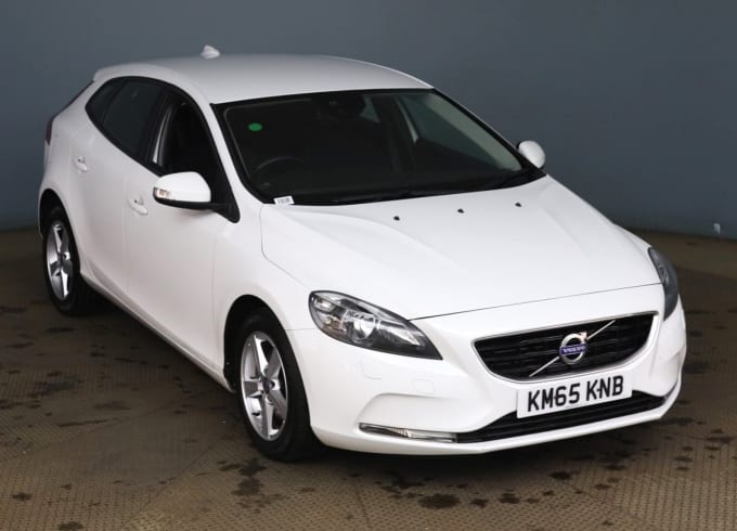 2025 Volvo V40