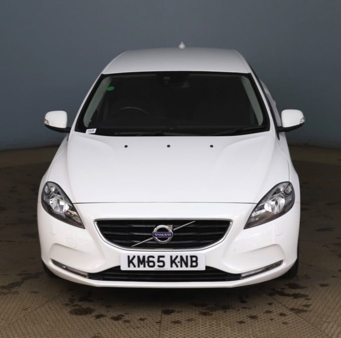 2025 Volvo V40