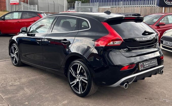 2025 Volvo V40