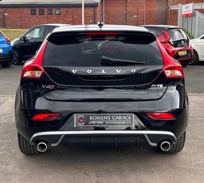 2025 Volvo V40