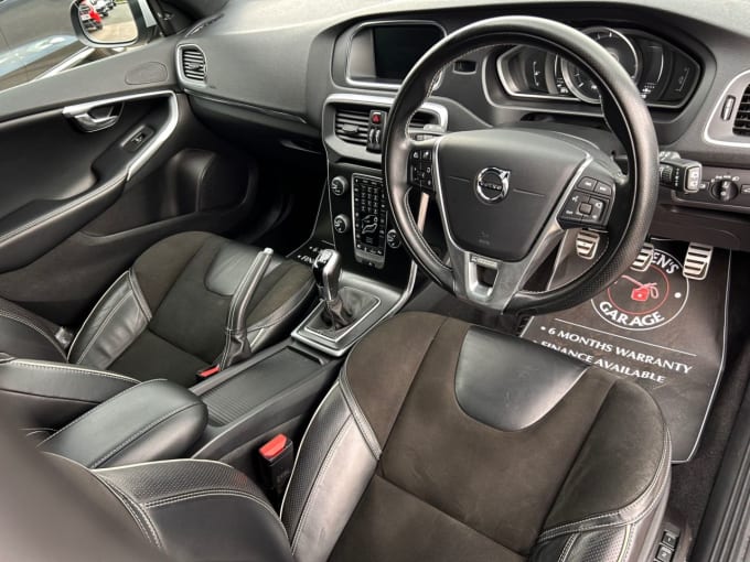 2025 Volvo V40