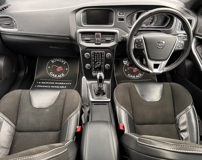 2025 Volvo V40