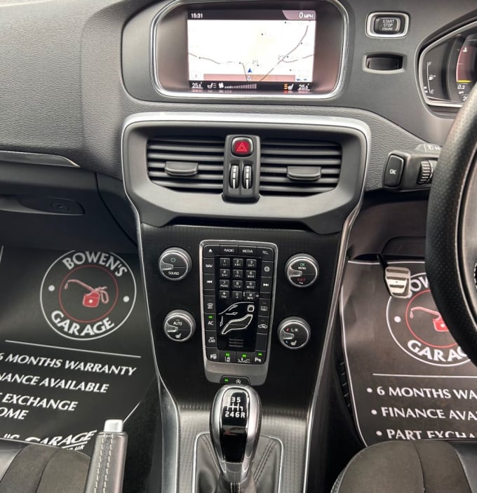 2025 Volvo V40