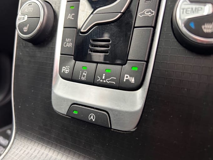 2025 Volvo V40