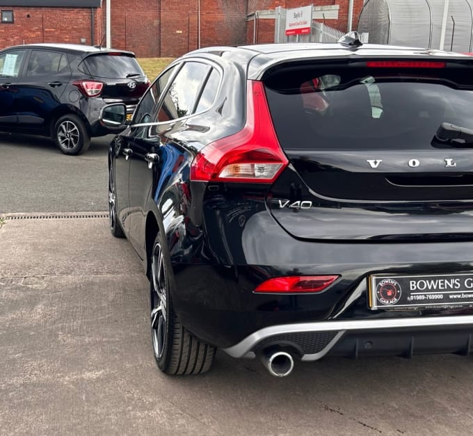 2025 Volvo V40
