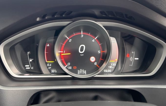 2025 Volvo V40