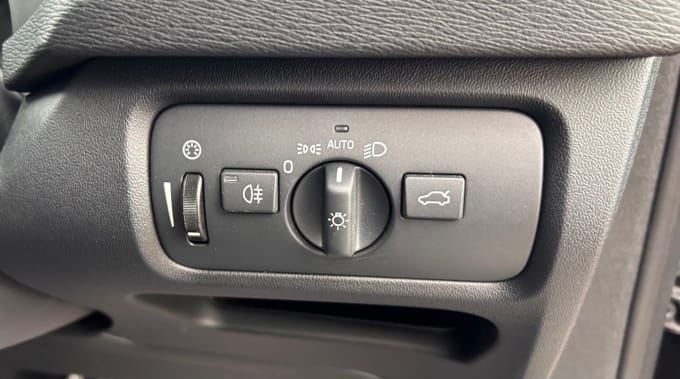 2025 Volvo V40