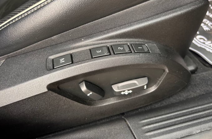 2025 Volvo V40