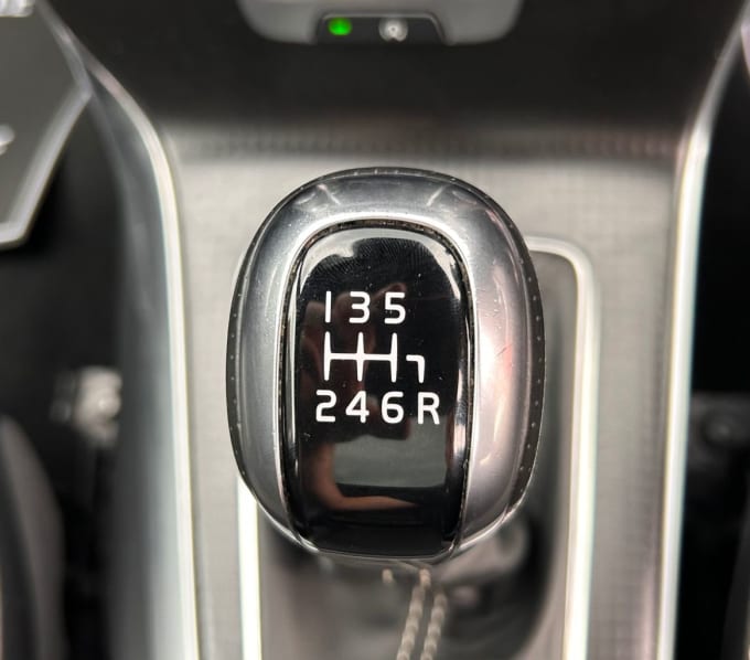 2025 Volvo V40