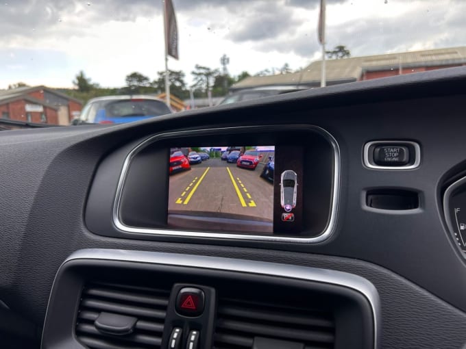 2025 Volvo V40