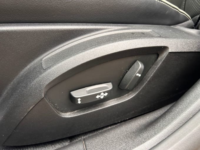 2025 Volvo V40