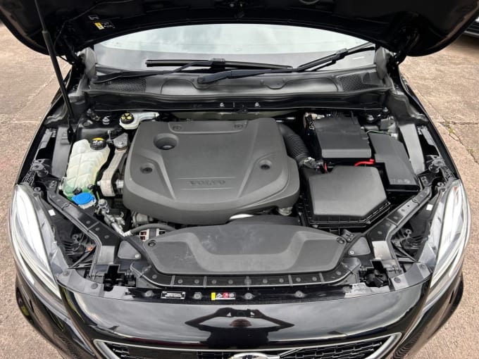 2025 Volvo V40