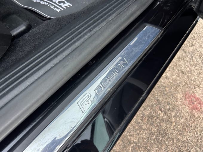2025 Volvo V40