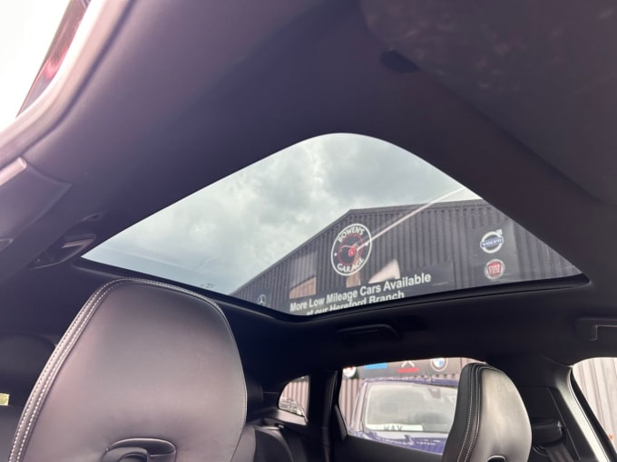 2025 Volvo V40
