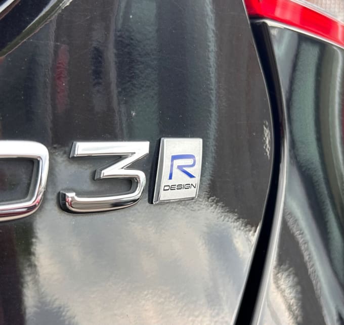2025 Volvo V40