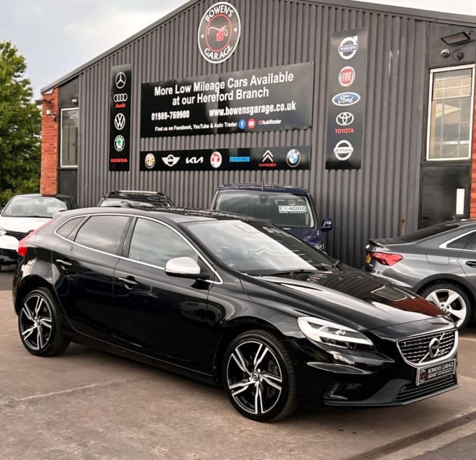 2025 Volvo V40