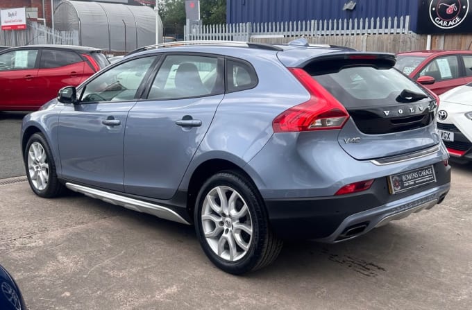 2025 Volvo V40 Cross Country