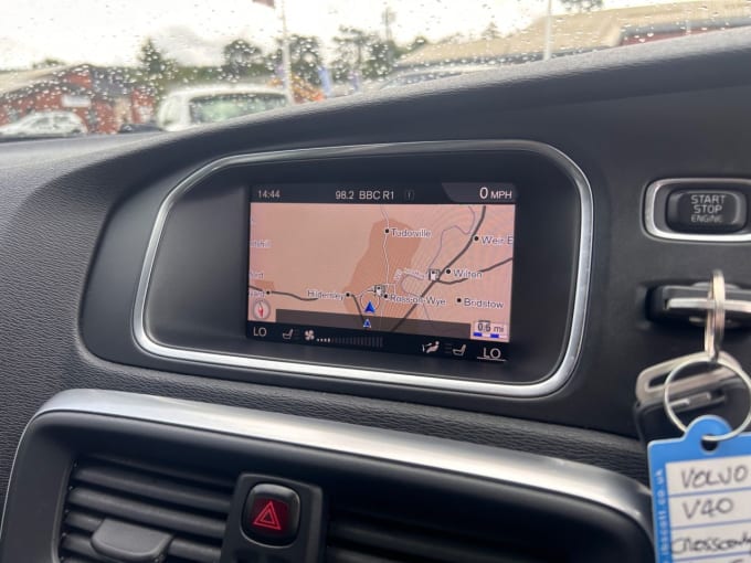 2025 Volvo V40 Cross Country