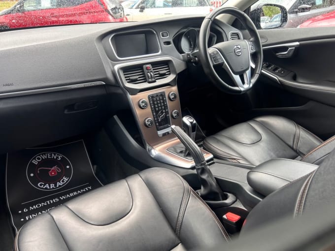 2025 Volvo V40 Cross Country