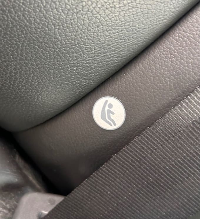 2025 Volvo V40 Cross Country