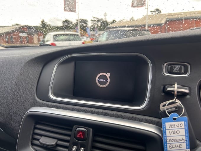 2025 Volvo V40 Cross Country