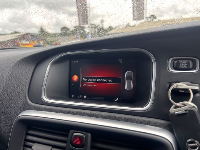 2025 Volvo V40 Cross Country