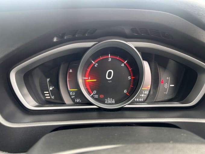 2025 Volvo V40 Cross Country