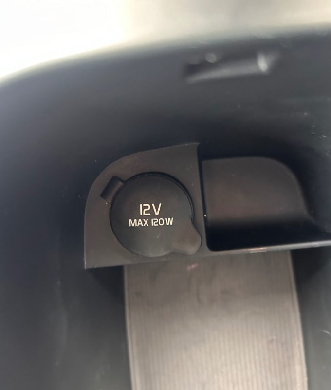 2025 Volvo V40 Cross Country