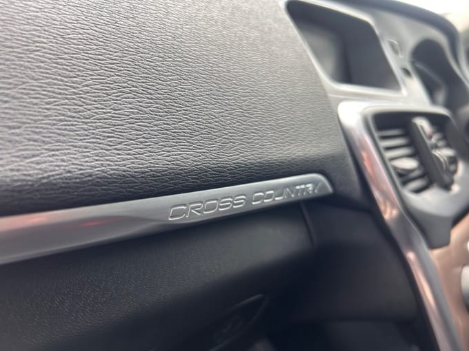 2025 Volvo V40 Cross Country