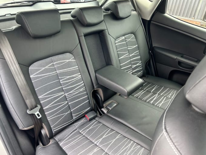 2025 Kia Venga