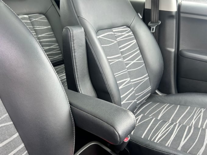 2025 Kia Venga