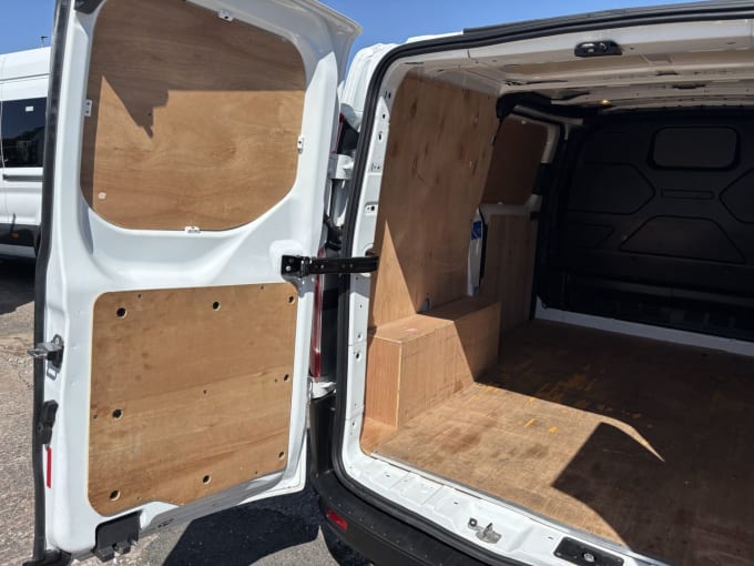 2025 Ford Transit Custom
