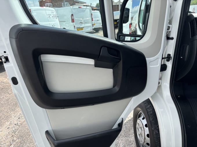 2025 Peugeot Boxer