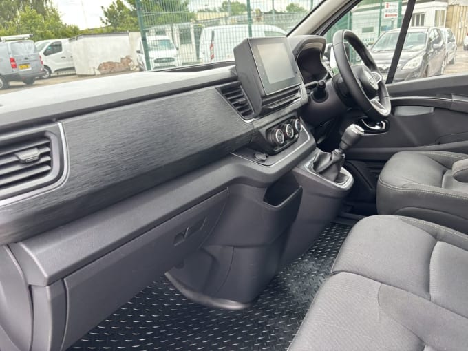 2025 Nissan Primastar
