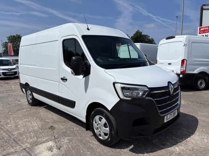 2025 Renault Master