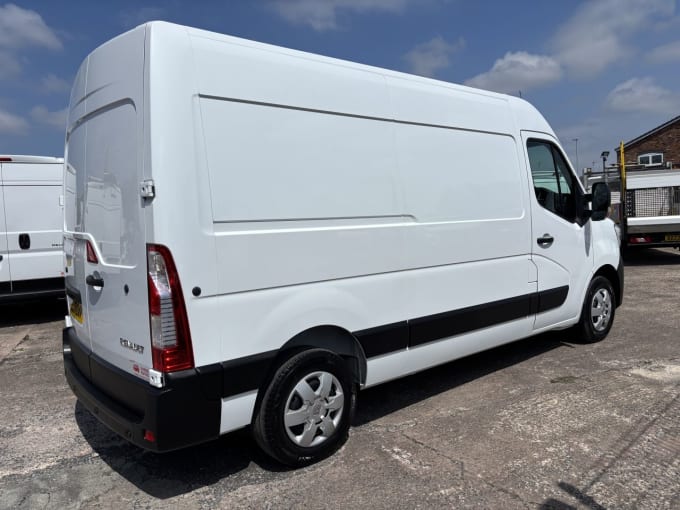 2025 Renault Master