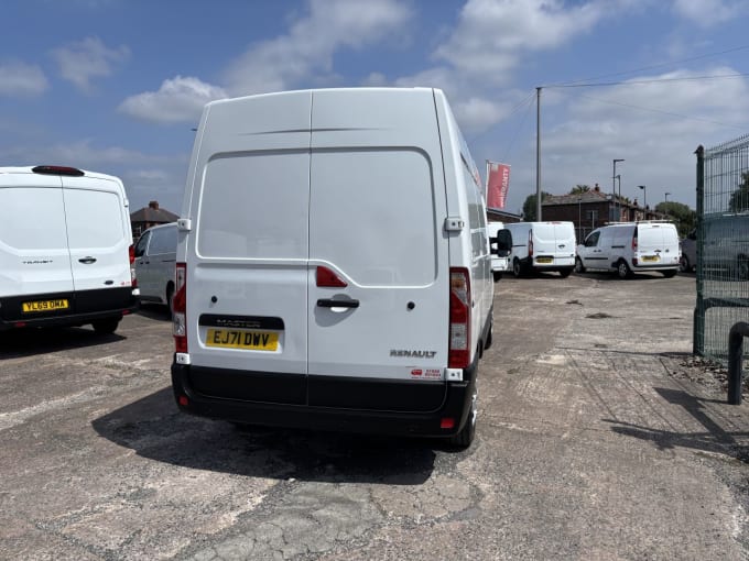 2025 Renault Master